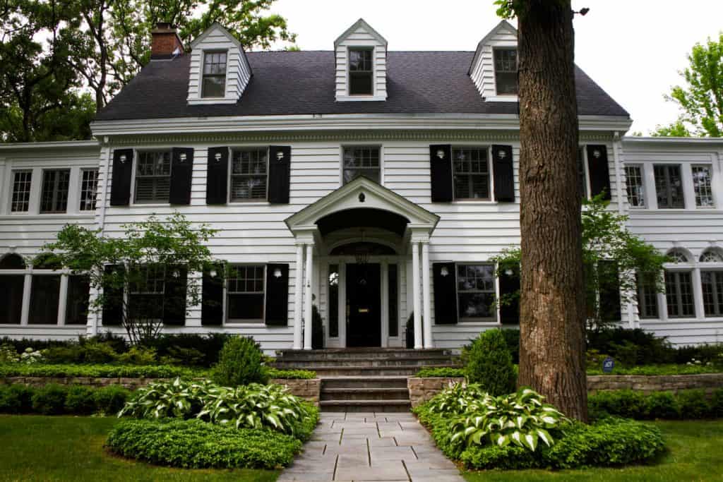 Front yard landscaping in Winnetka, IL | Milieu Landscaping