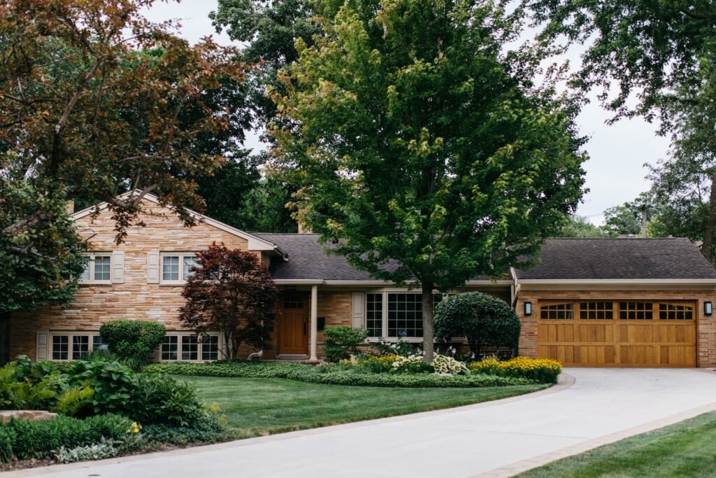 Driveway landscaping with curb appeal in Northbrook, IL | Milieu Landscaping