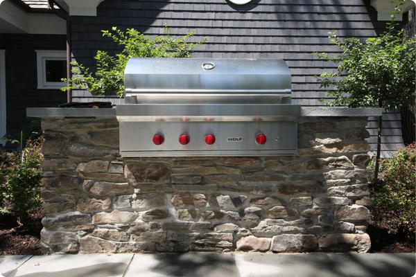 Milieu Landscaping grill enclosure