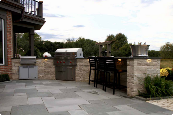 Milieu Landscaping outdoor kitchen area